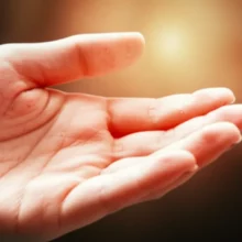 가려움과-염증으로-고통받던-손과-발이-점차-치유되고-편안해지는-모습