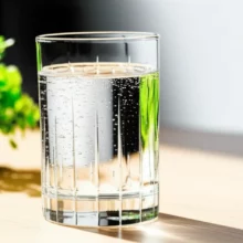 청량한-탄산수-한-잔과-함께하는-건강한-하루-시작