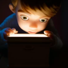 호기심-가득한-사람이-빛나는-상자를-들여다보는-귀여운-3D-이미지