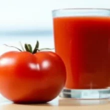 A-vibrant-3D-tomato-next-to-a-glass-of-fresh-tomato-juice,-glowing-with-health.